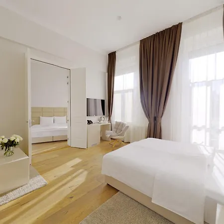 Lanterna Center 4* Novi Sad