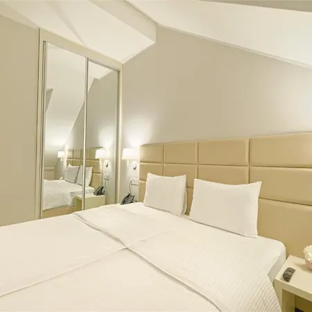 Lanterna Center 4*