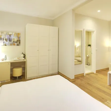 Lanterna Center Pensionat 4*